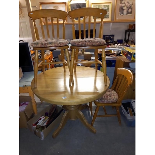 405 - A round to oval extending dining table and 4 chairs