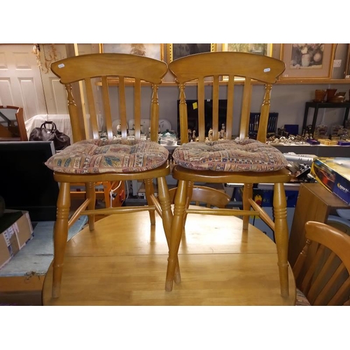 405 - A round to oval extending dining table and 4 chairs