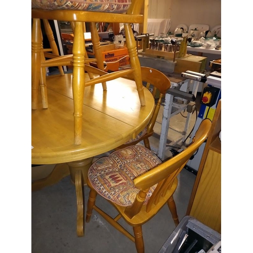 405 - A round to oval extending dining table and 4 chairs