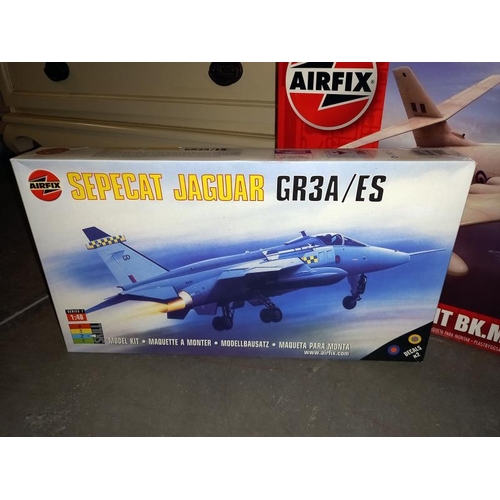 422 - 3 boxed airfix 1/48 scale aircraft kits,07104 sepecat jaguar, 09175 Panavia Tornado. A11001 Vickers ... 