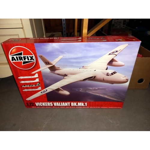 422 - 3 boxed airfix 1/48 scale aircraft kits,07104 sepecat jaguar, 09175 Panavia Tornado. A11001 Vickers ... 