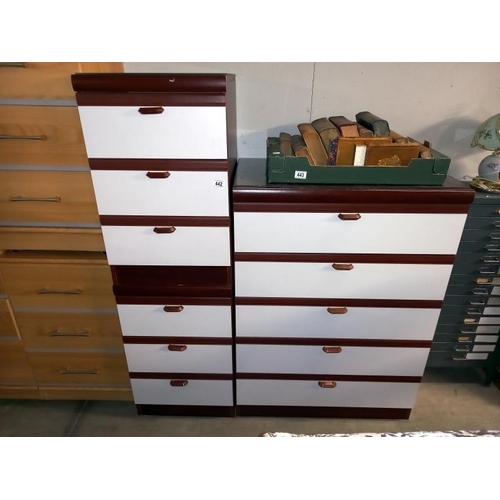 442 - 5 drawer bedroom chest of drawers and pair of 3 drawer bedsides, all with glazed tops