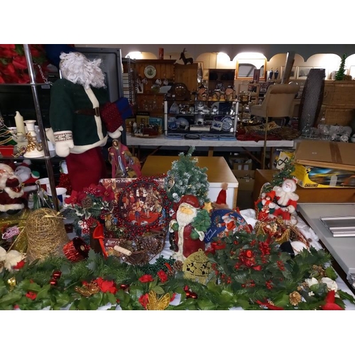 452 - A large lot of Christmas decorations