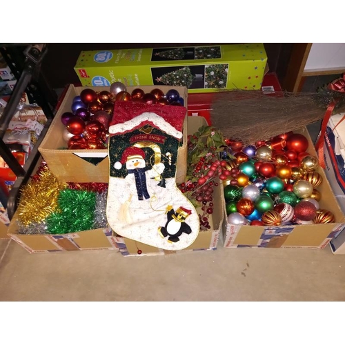 452 - A large lot of Christmas decorations