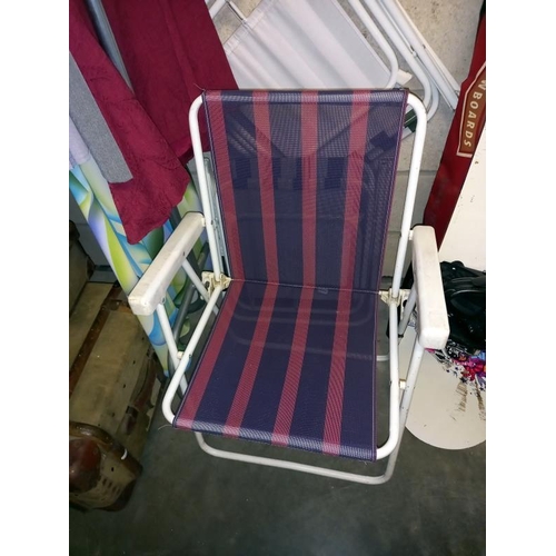 470 - 4 vintage folding camping/beach chairs