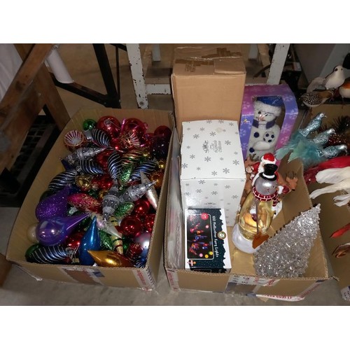 478 - A superb lot of Christmas decorations