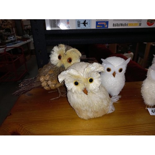 483 - A quantity of Christmas owls, heights between 15cm and 19cm