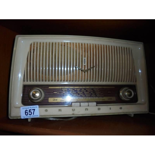 657 - A vintage Grundig radio.