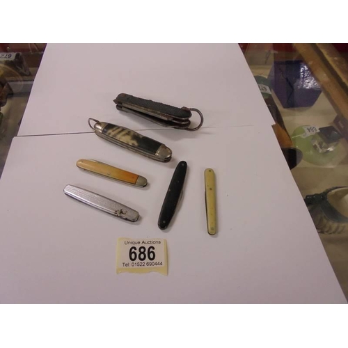 686 - Six old penknives.