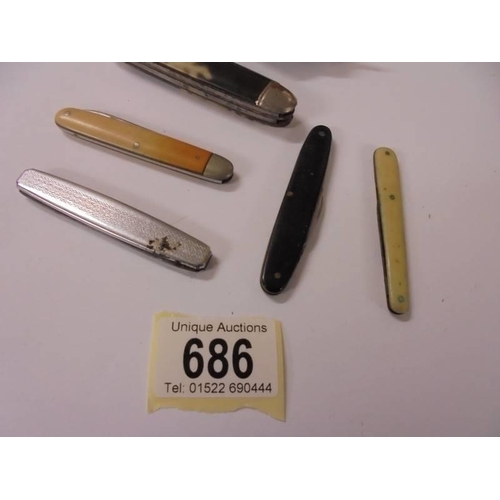 686 - Six old penknives.