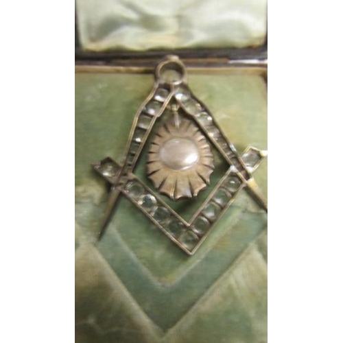 13 - A Masonic jewelled pendant.