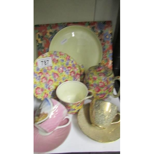 787 - A mixed lot of assorted tea ware.