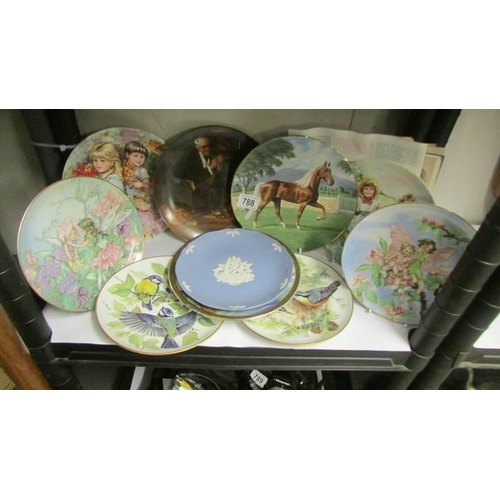 788 - A mixed lot of collector's plates.