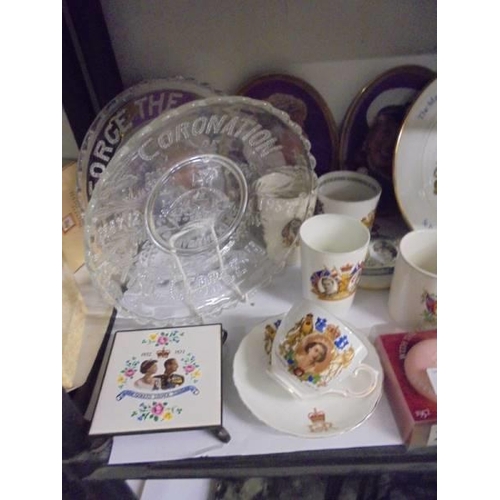 824 - A good lot of commemorative ceramics and glass ware.