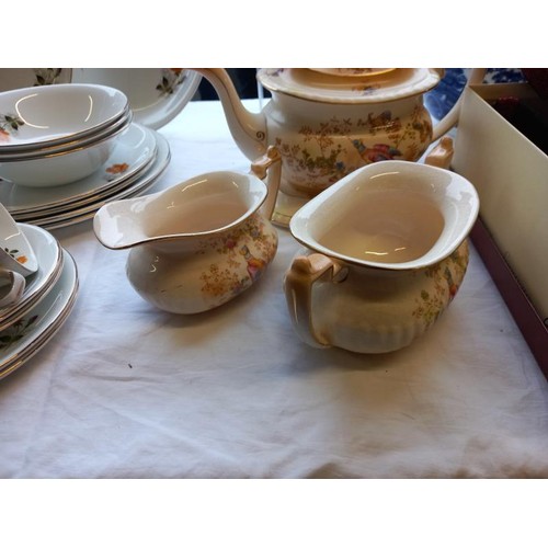 895 - A Crown Ducal 5 piece tea set (small chip to teapot lid)