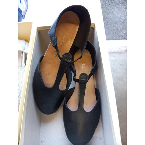 898 - 3 pairs of ladies dancing shoes, all size 5.5