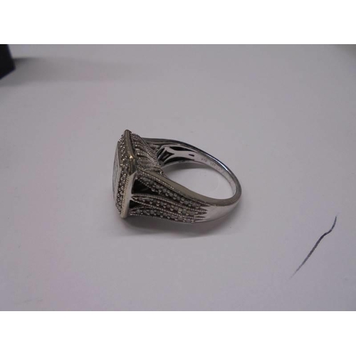 37 - A 1 ct plus square shaped diamond ring, 6.9 grams. size L.