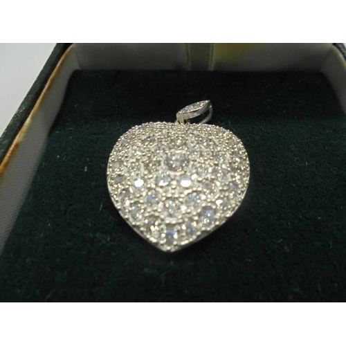 47 - A 4.5 carat diamond and platinum heart pendant, 18.2 grams.