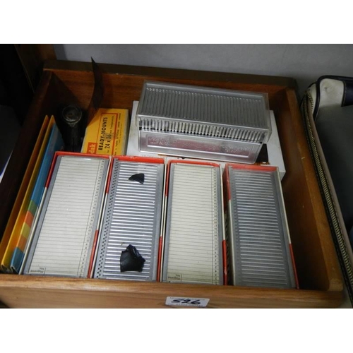 526 - A slide projector and many 35mm slides.