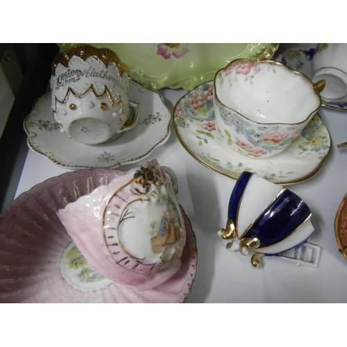 531 - A good lot of assorted tea cups and saucers.