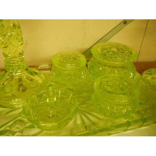 541 - A green glass trinket set, complete.