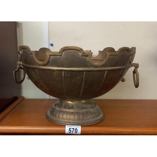 570 - A brass bowl