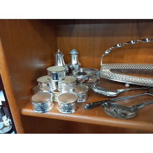 572 - A good selection of silver plated items (2 shelves)