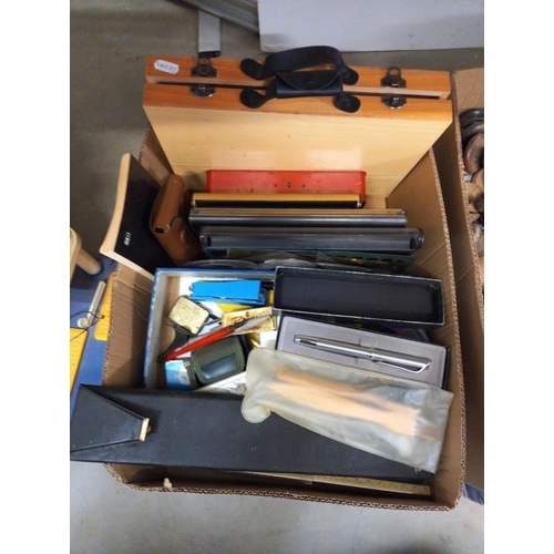 610 - A box of writing items including pens & calligraphy etc.