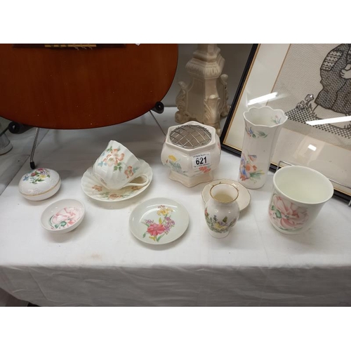 621 - A mixed lot of china including Wedgwood and Royal Doulton.