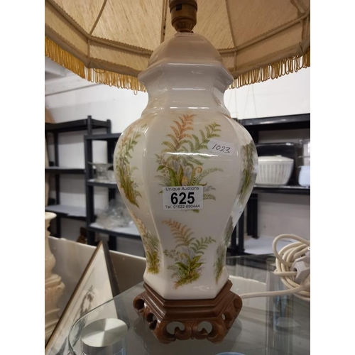 625 - A Chinese style ginger jar table lamp