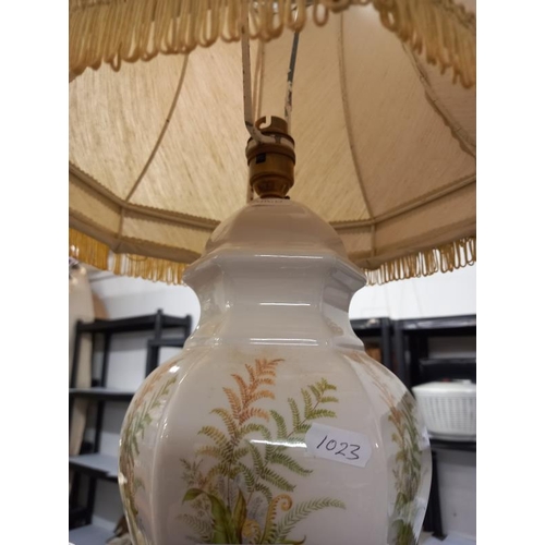 625 - A Chinese style ginger jar table lamp