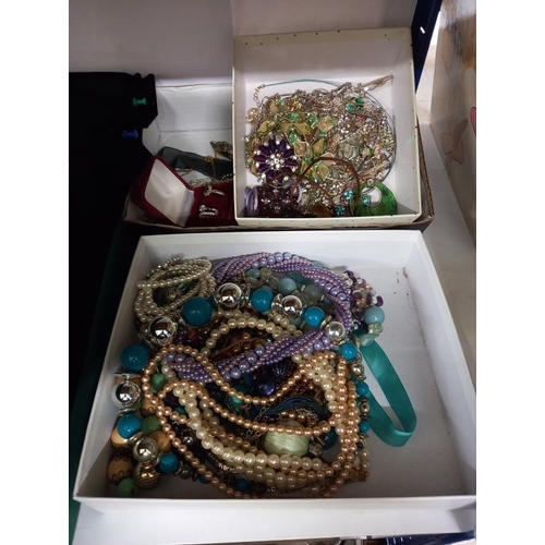 629 - A good lot of costume jewellery including necklaces & matching earrings