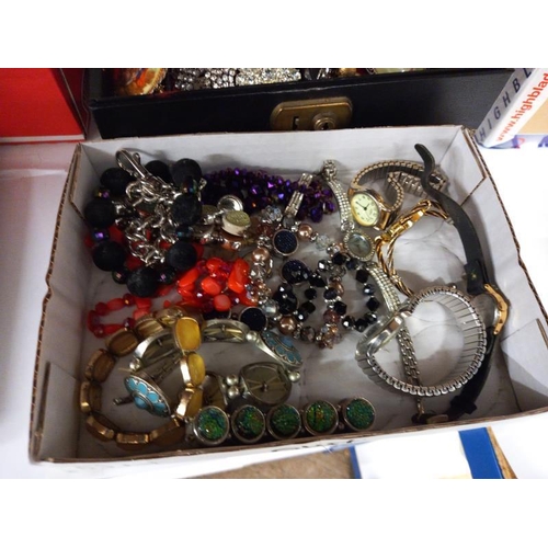 631 - A good lot of costume jewellery (1 box A/F)