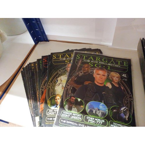 638 - A quantity of Star trek and Stargate magazines.