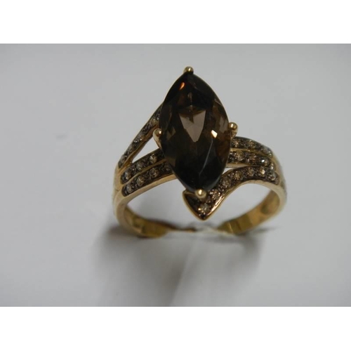 5 - A 9ct gold ring set amethyst coloured stone, size S, 4 grams.