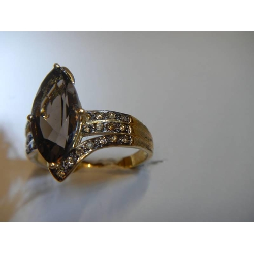 5 - A 9ct gold ring set amethyst coloured stone, size S, 4 grams.