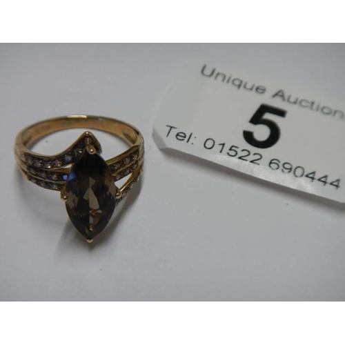 5 - A 9ct gold ring set amethyst coloured stone, size S, 4 grams.