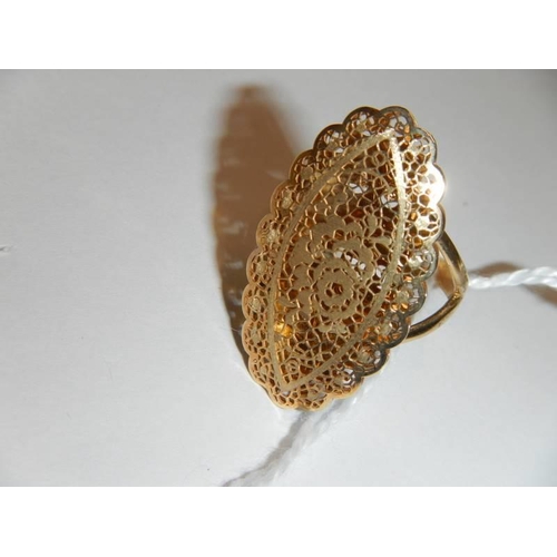 7 - A 9ct gold ring, size S, 3.5 grams.