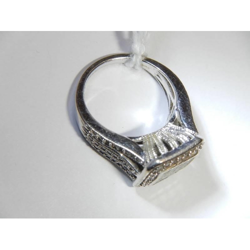 37 - A 1 ct plus square shaped diamond ring, 6.9 grams. size L.