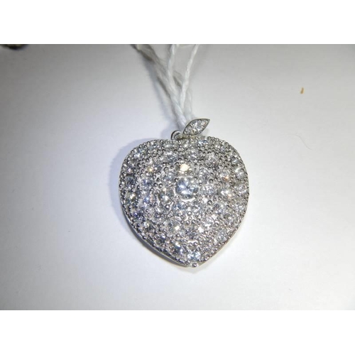 47 - A 4.5 carat diamond and platinum heart pendant, 18.2 grams.