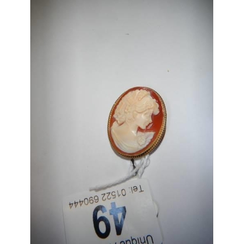 49 - A 9ct gold mounted cameo of a female profile with safety chain.