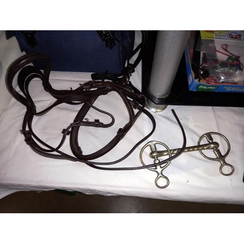 783 - A horse bit & 7 dog leads.