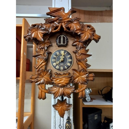 801 - A battery operated cuckoo clock