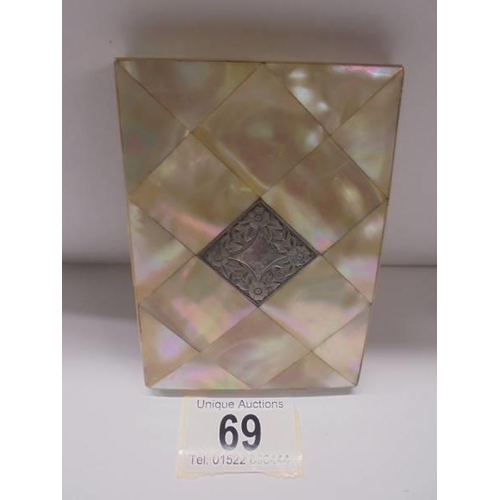 69 - A mother of pearl card case with silver cartouche.