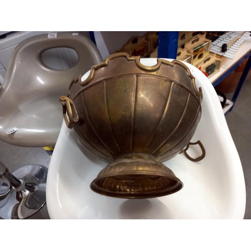 570 - A brass bowl