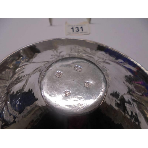 131 - A hall marked silver bowl, 21.5 cm diameter, 13.5 ounces.