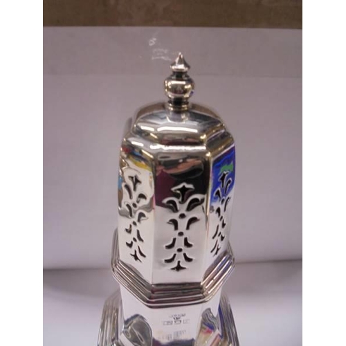 136 - A silver sugar sifter, 21 cm tall, 8 ounces.