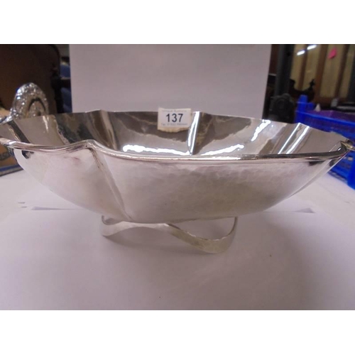 137 - A contemporary silver bowl, 25.5 cm diameter, 24 ounces.