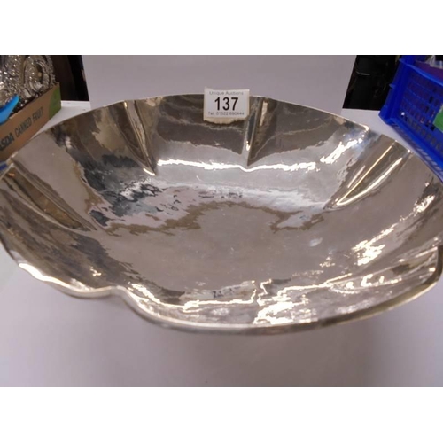 137 - A contemporary silver bowl, 25.5 cm diameter, 24 ounces.