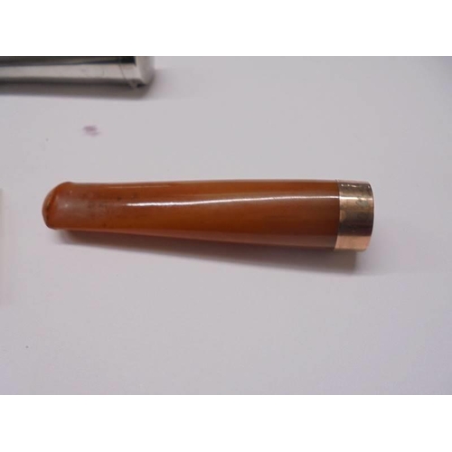 72 - A silver cased amber cheroot holder with gold band, case 12 grams.